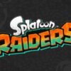 Logo di Splatoon Raiders su sfondo nero con motivi astratti. Il logo presenta la scritta "Splatoon" in bianco con un effetto di bolle e la scritta "Raiders" in arancione e verde con un bordo nero e verde acqua