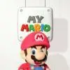 Una rappresentazione colorata e allegra di Mario Peluche in stile stop motion, con il logo di MyMario il simbolo per indicare il lancio dei video.