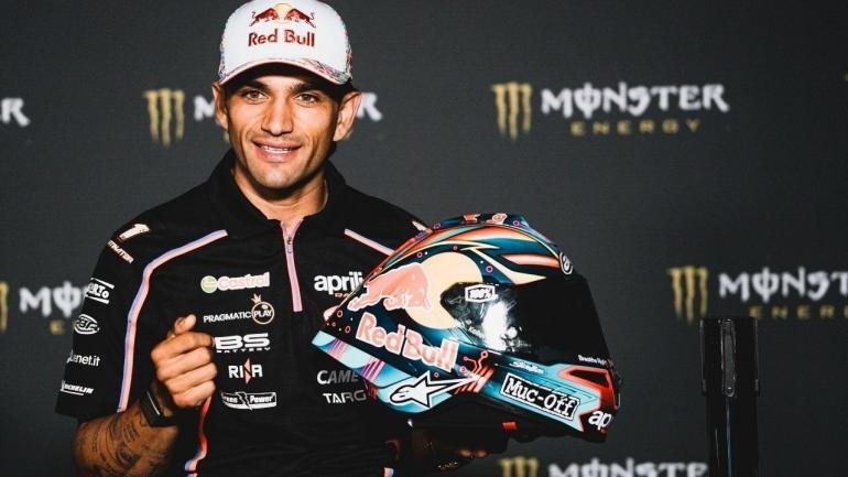 Il casco esclusivo di Jorge Martín per il Gran Premio di Catalogna, creato da un fan, con i colori della Spagna e disegni di circuiti.