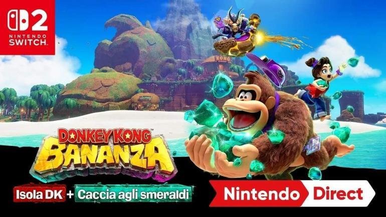 Primo piano dinamico di Donkey Kong accovacciato e circondato da smeraldi verdi luminosi, con una giovane esploratrice che salta alla sua destra. Sullo sfondo, un'isola tropicale lussureggiante e King K. Rool su un veicolo volante. Il logo "Donkey Kong Bananza" è in basso a sinistra, sotto una banda rossa con scritto "Isola DK + Caccia agli smeraldi". In alto a sinistra è presente il logo "Nintendo Switch 2", e in basso a destra la dicitura "Nintendo Direct".