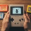 Una selezione di cartucce di giochi classici del Game Boy, come Tetris, Pokémon, e Zelda, disposte accanto a una console Game Boy originale.