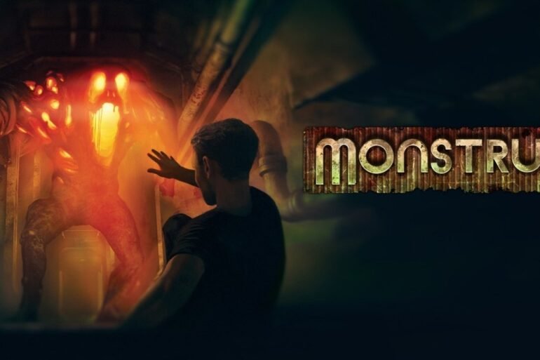 Un'immagine del videogioco Monstrum che mostra un corridoio buio e inquietante all'interno di una nave. In lontananza, si intravede una sagoma minacciosa che bracca il giocatore.