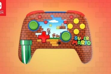 Un'immagine del nuovo controller wireless Turtle Beach a tema Super Mario Bricks, con il design lenticolare che mostra due immagini diverse di mattoncini.