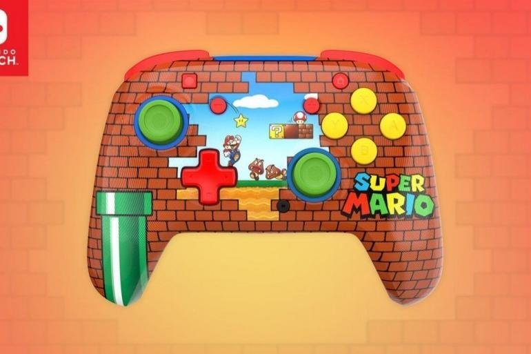 Un'immagine del nuovo controller wireless Turtle Beach a tema Super Mario Bricks, con il design lenticolare che mostra due immagini diverse di mattoncini.