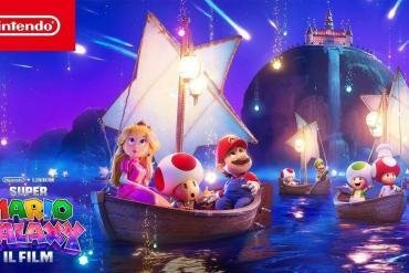 Nintendo Super Mario Galaxy Il Film I personaggi mario, peach e toad sotto una pioggia di stelle in barca