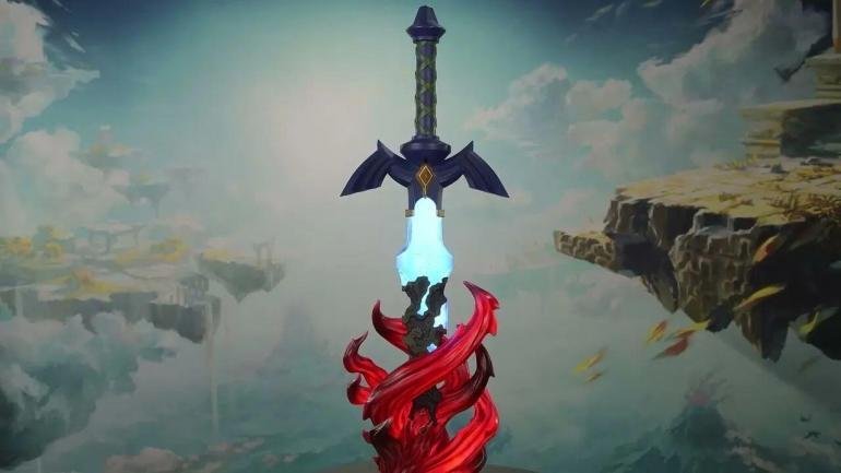 la replica della Decayed Master Sword da Zelda: Tears of the Kingdom