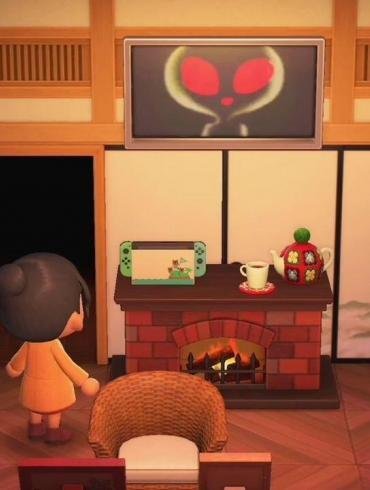 Personaggio di Animal Crossing New Horizons mentre la TV trasmette un messaggio alieno alle 3:33 del mattino.