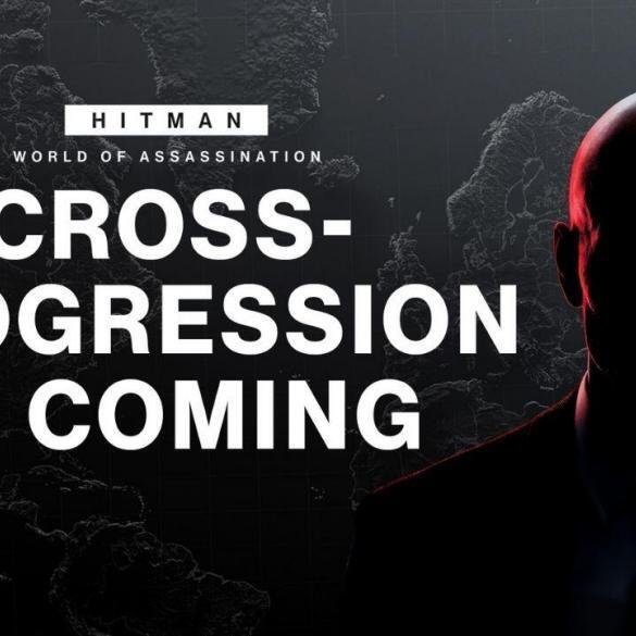 L'Agente 47 di spalle mentre guarda un orizzonte digitale, simbolo della nuova funzione cross-progression di HITMAN World of Assassination su Nintendo Switch.