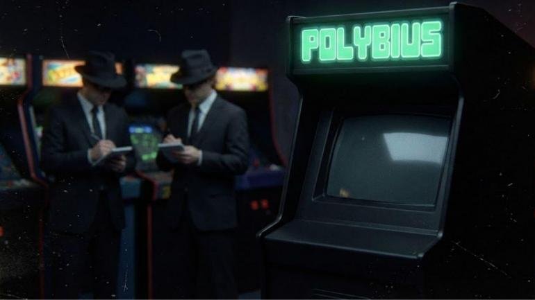 Rappresentazione artistica del misterioso cabinato arcade Polybius in una sala giochi buia degli anni '80.