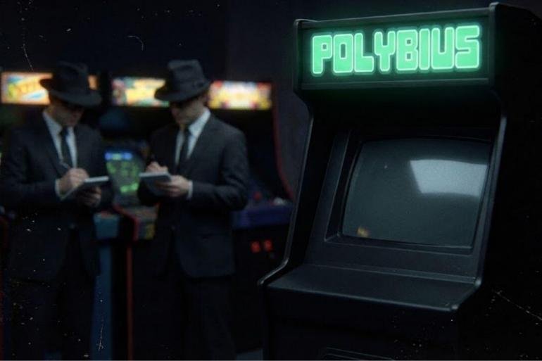 Rappresentazione artistica del misterioso cabinato arcade Polybius in una sala giochi buia degli anni '80.