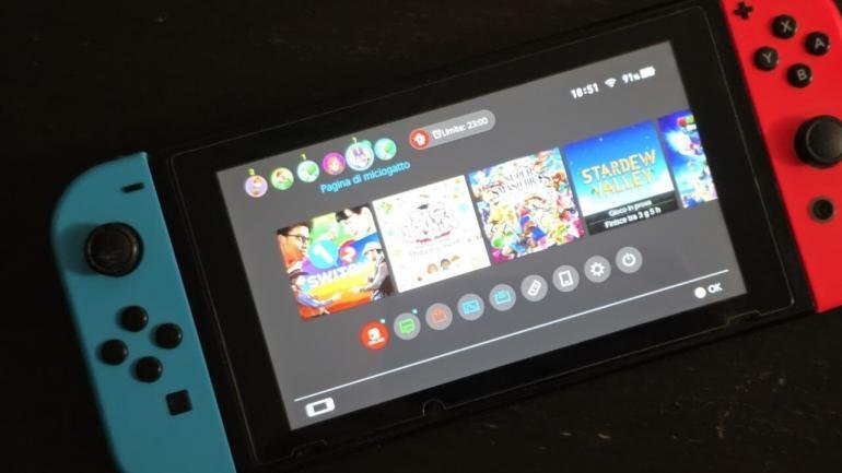 Nintendo Switch accesa sul menu principale.