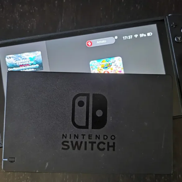 Confronto tra la Nintendo Switch 2 e il dock della prima Nintendo Switch, per mostrare le differenze di design e i limiti di compatibilità dei connettori.