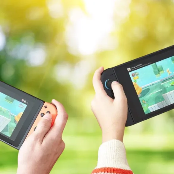 Due giocatori che usano il multiplayer locale e la funzione GameShare all'aperto su due console Nintendo Switch 2 separate.