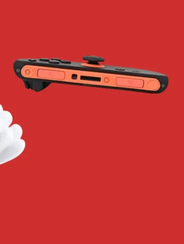 Pulizia dei contatti magnetici e dei pin dorati di un Joy-Con 2 per Nintendo Switch 2 con un cotton fiocPulizia dei contatti magnetici e dei pin dorati di un Joy-Con 2 per Nintendo Switch 2 con un cotton fioc