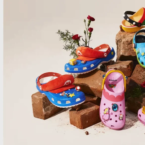 I Classic Clog Super Mario di Crocs, con charm Jibbitz esclusivi di Mario e Luigi, sono ora disponibili all'acquisto sul Nintendo Store italiano insieme al resto della collezione dedicata al Mushroom Kingdom
