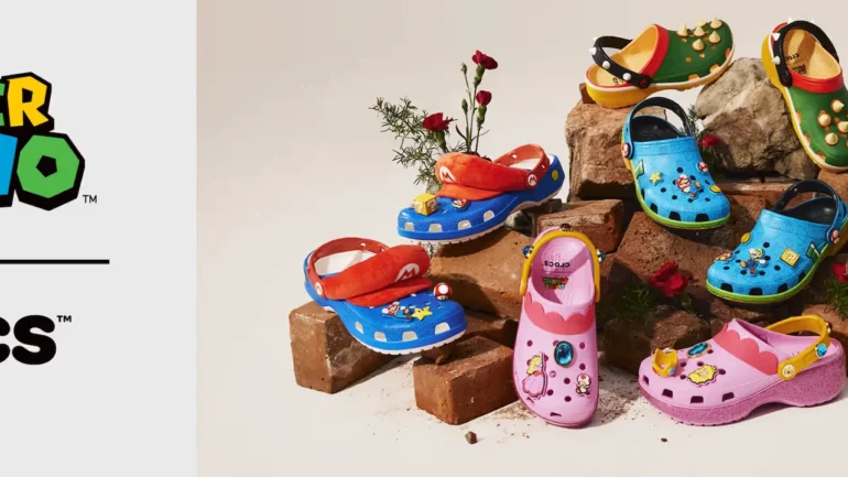 I Classic Clog Super Mario di Crocs, con charm Jibbitz esclusivi di Mario e Luigi, sono ora disponibili all'acquisto sul Nintendo Store italiano insieme al resto della collezione dedicata al Mushroom Kingdom